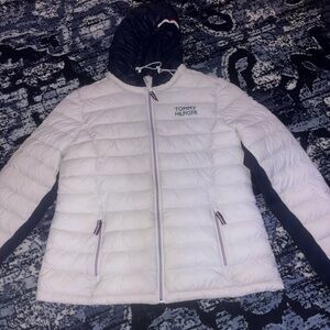 Tommy Hilfiger Women's White and Navy Puffer Jacket